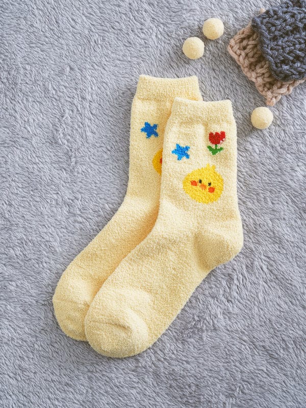 DAISO Accessories Chick Character Fuzzy Socks – Soft, Warm &amp; Adorable!